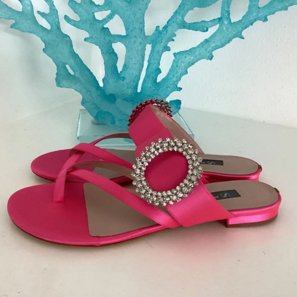 REDUCED SJP Sandals Flats 38.5 Pink Thong Rhinestones Leather Crystal Embellish